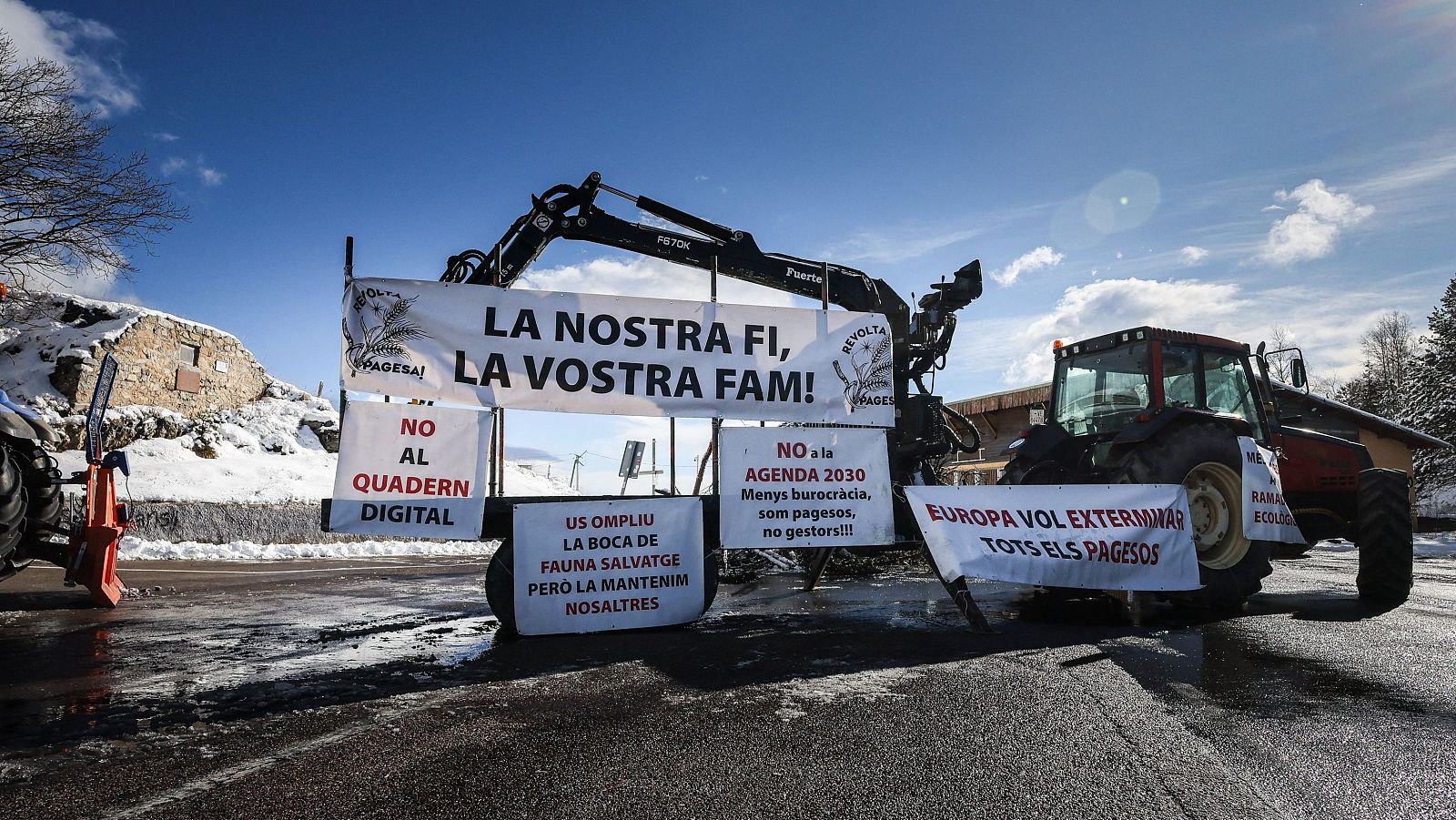 Els pagesos tallen el Coll d’Ares | Jordi Borràs