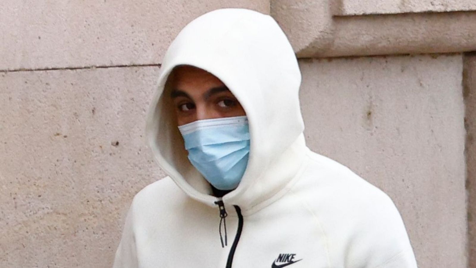 Morad acepta dos años por instigar a lanzar piedras a policías durante una grabación