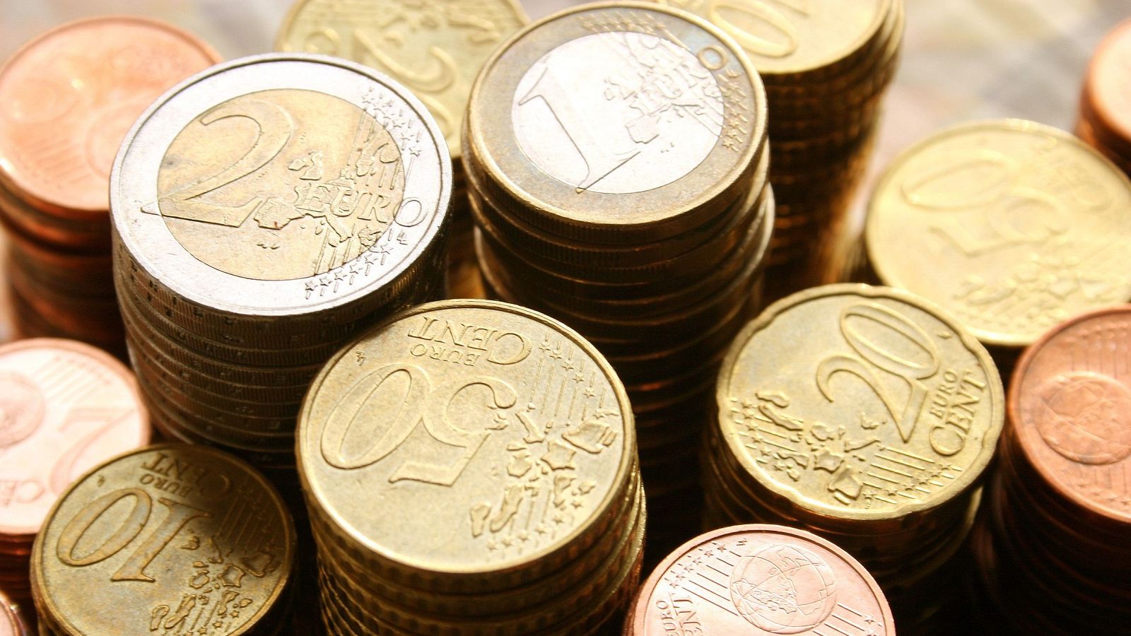 De Guindos asegura que el BCE modificará los tipos de interés en función de los datos y no de las fechas