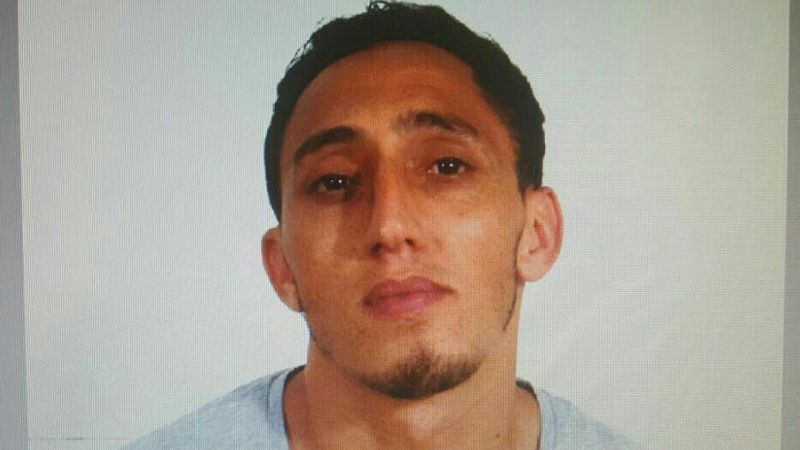El conductor de la furgoneta del atentado en La Rambla sigue huido