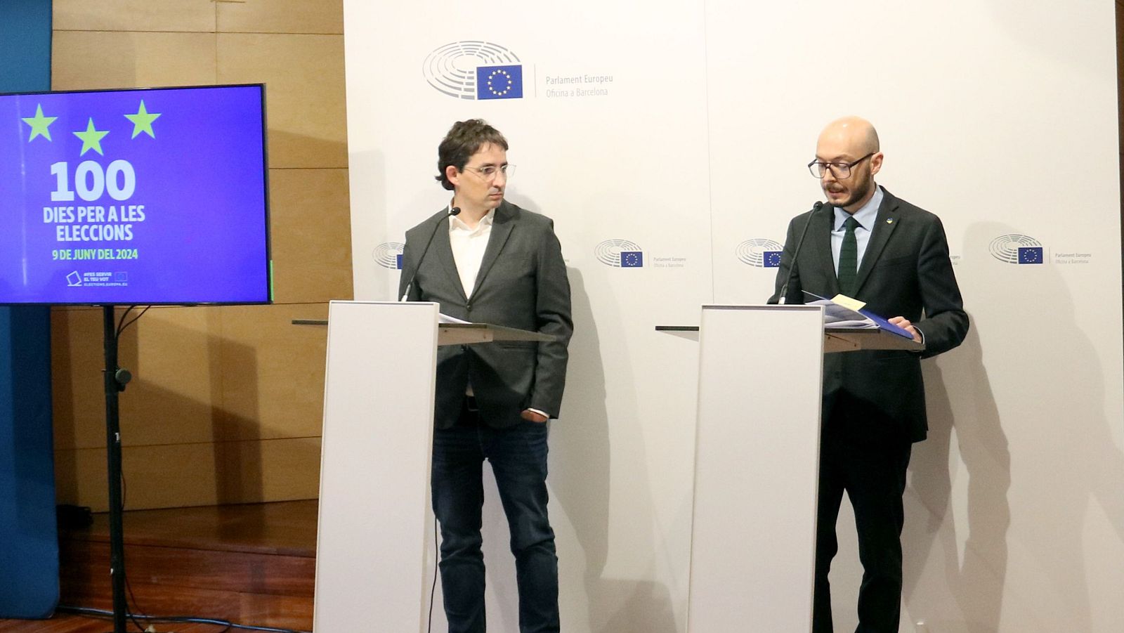 El director del CEO, Jordi Muñoz, i de l'Oficina del Parlament Europeu a Barcelona, Sergi Barrera presenten l'enquesta de percepció de la UE