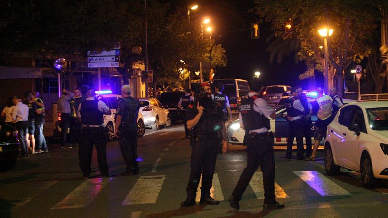 Abatidos en Cambrils cinco presuntos terroristas tras un nuevo atropello que deja una víctima mortal