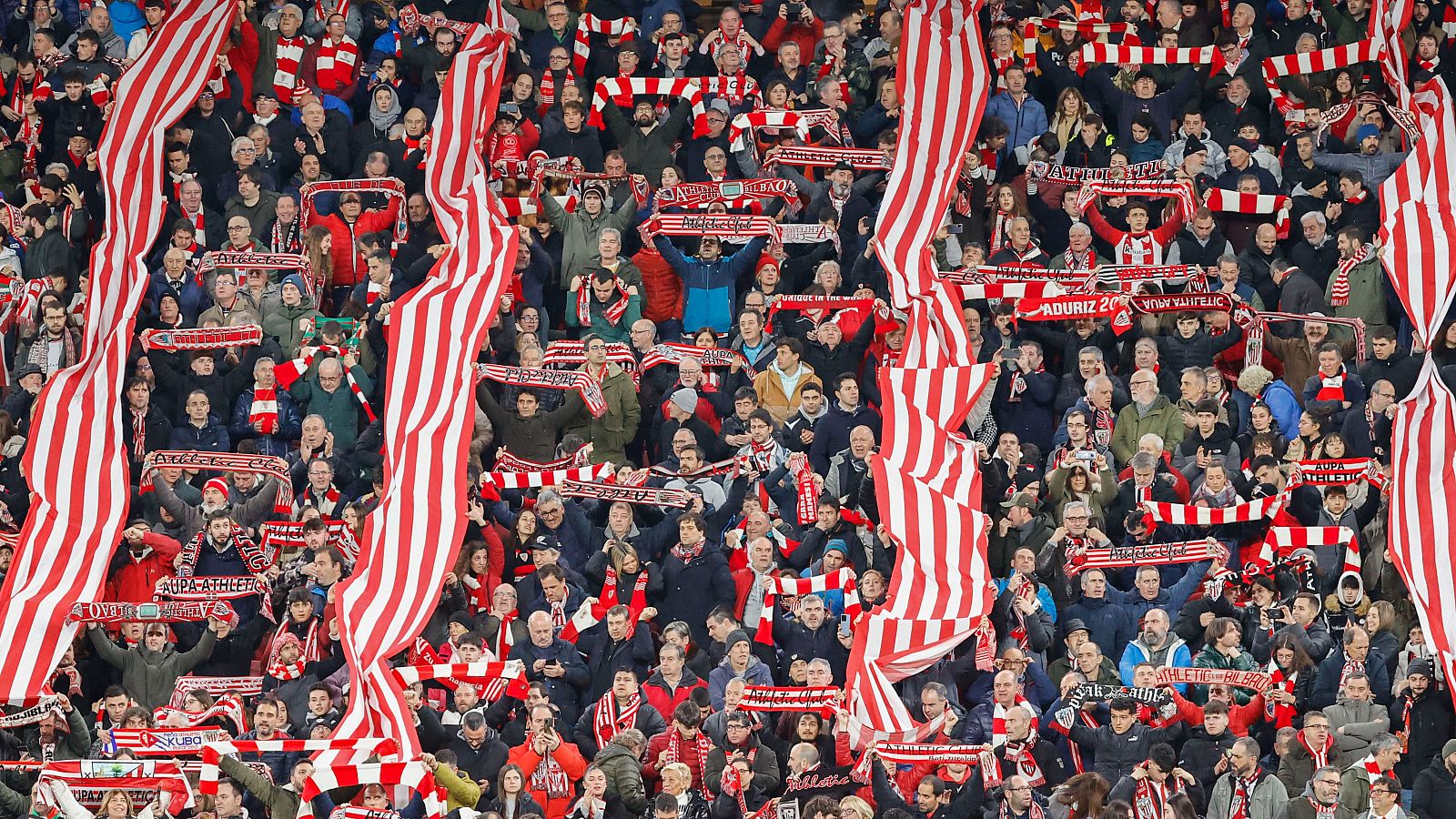 Fallece uno de los dos aficionados atendidos durante el partido de Copa en San Mamés entre el Athletic y el Atlético