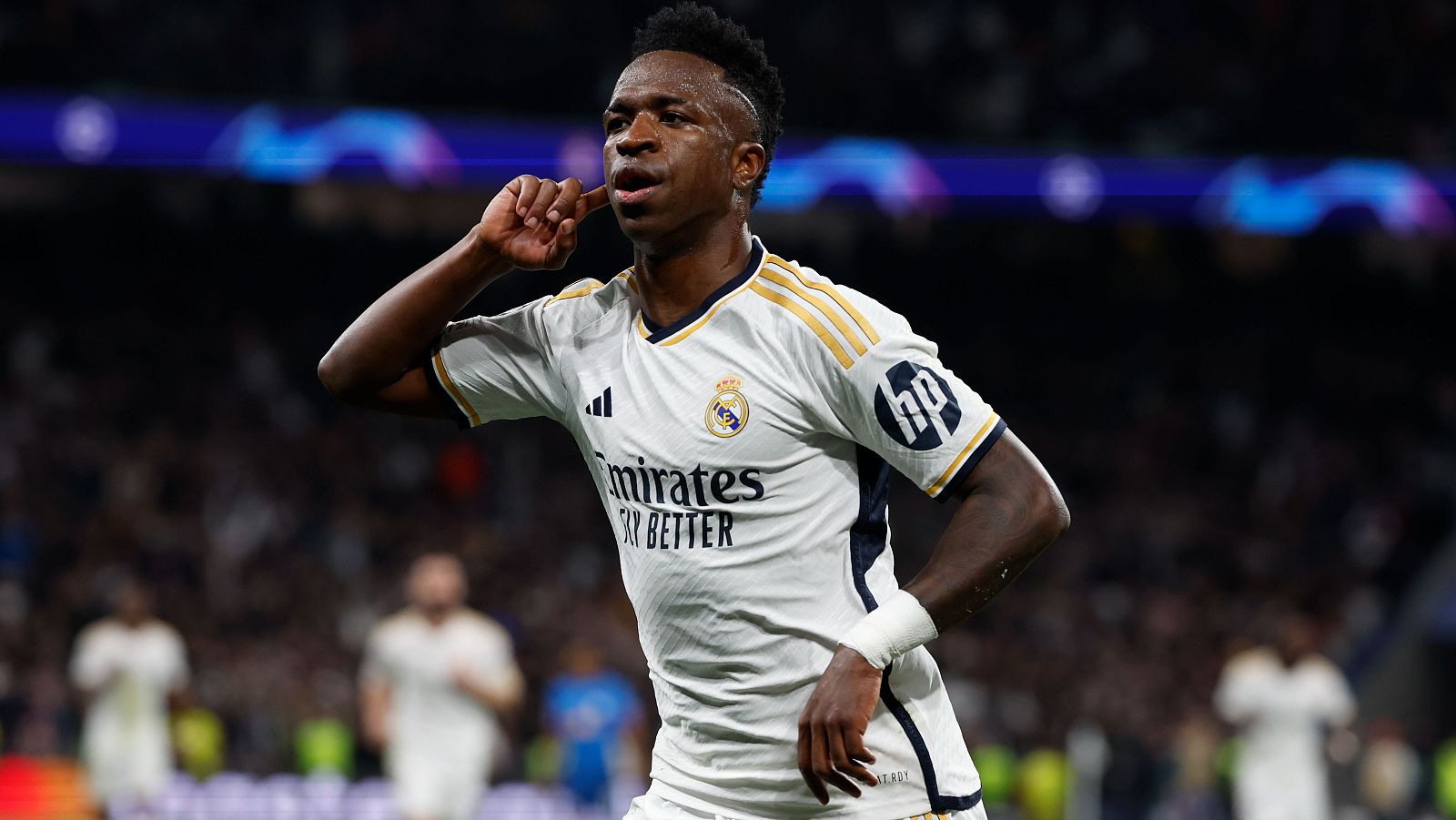 Vinicius celebra su gol al Leipzig