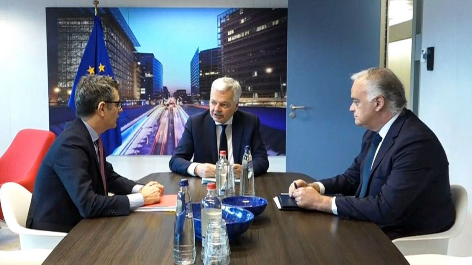 El comisario de Justicia europeo, Didier Reynders, reunido con el ministro de Presidencia y Justicia, Félix Bolaños y el vicesecretario de Acción Institucional del PP, Esteban González Pons