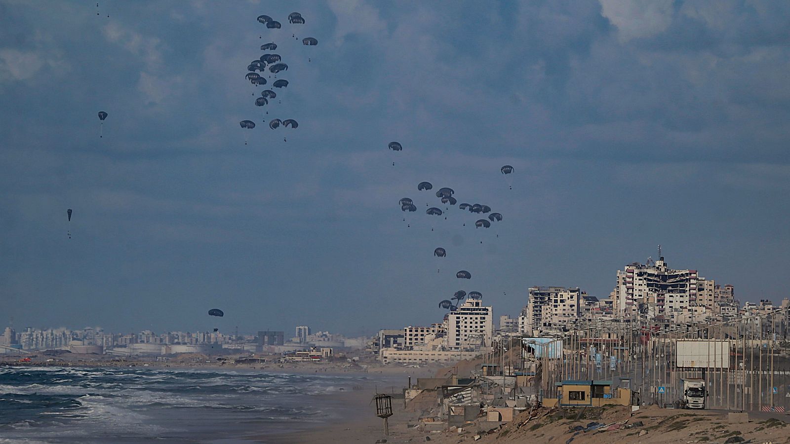 Acuerdan abrir un corredor marítimo de Chipre a Gaza para llevar ayuda