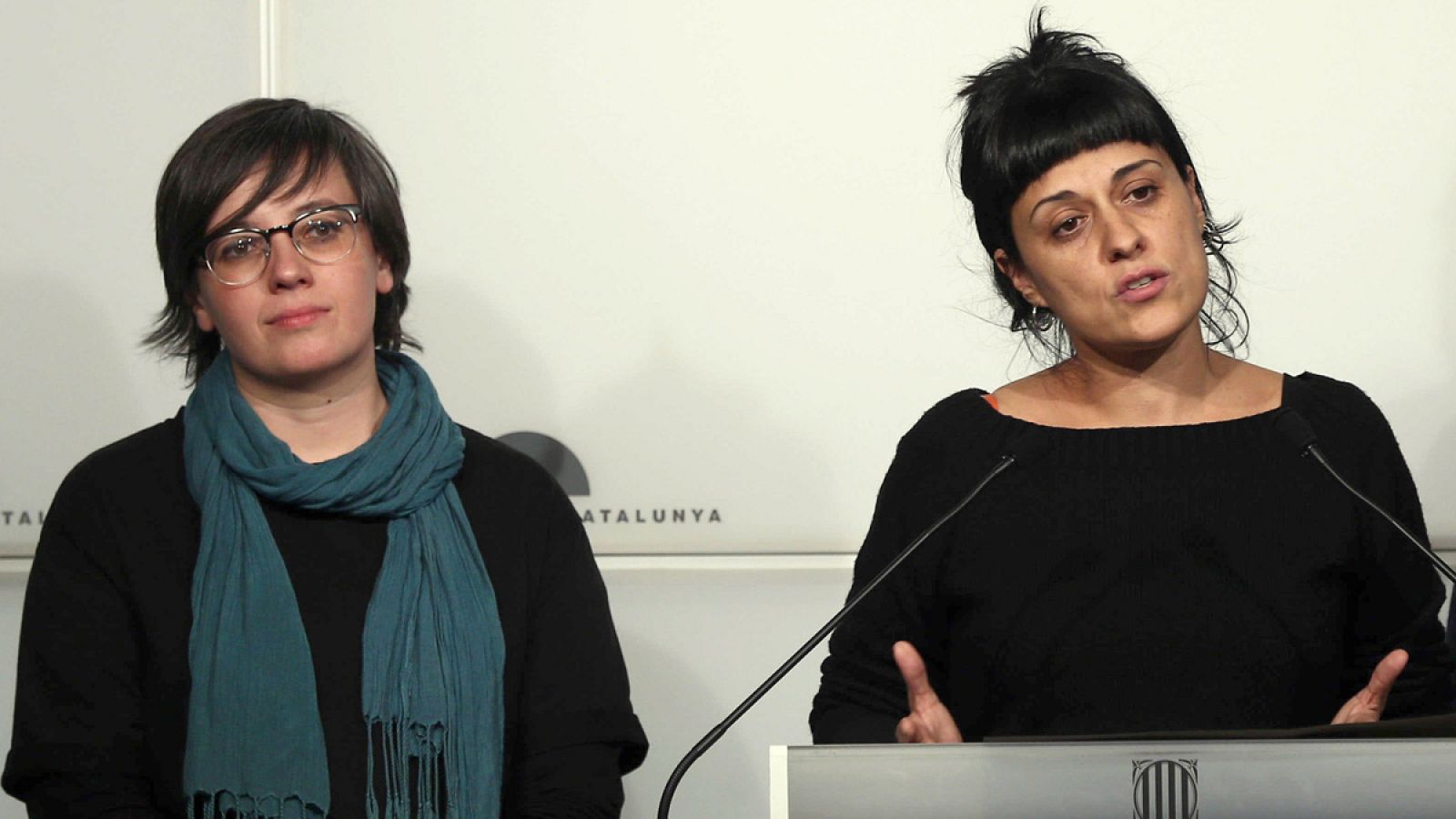 Las diputadas de la CUP Mireia Boya y Anna Gabriel