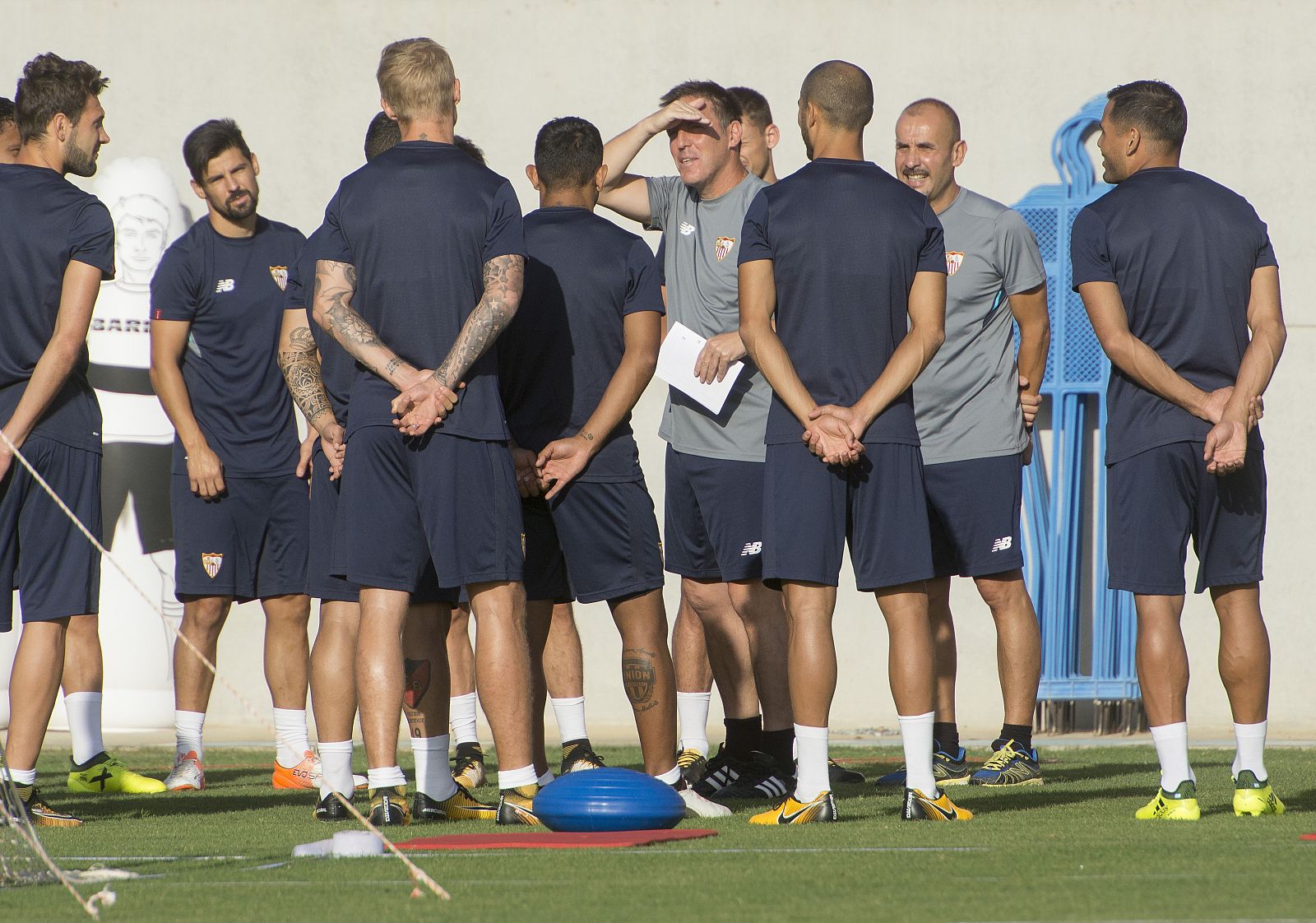 Entrenamiento del Sevilla en la víspera del partido de vuelta de la previa de la Champions