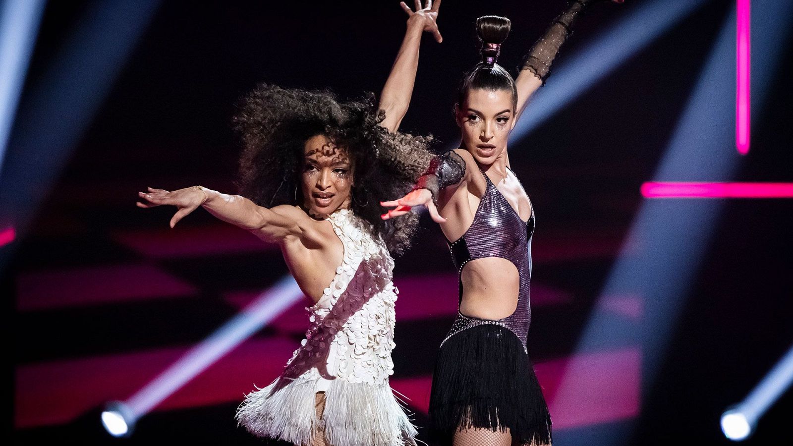 Ana Guerra y Alba interpretan "El pañuelo" en 'Baila como puedas'
