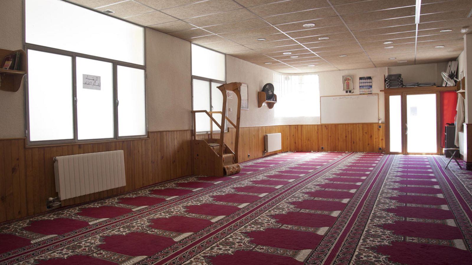 Vista del interior de la mezquita Islámica Annour de Ripoll