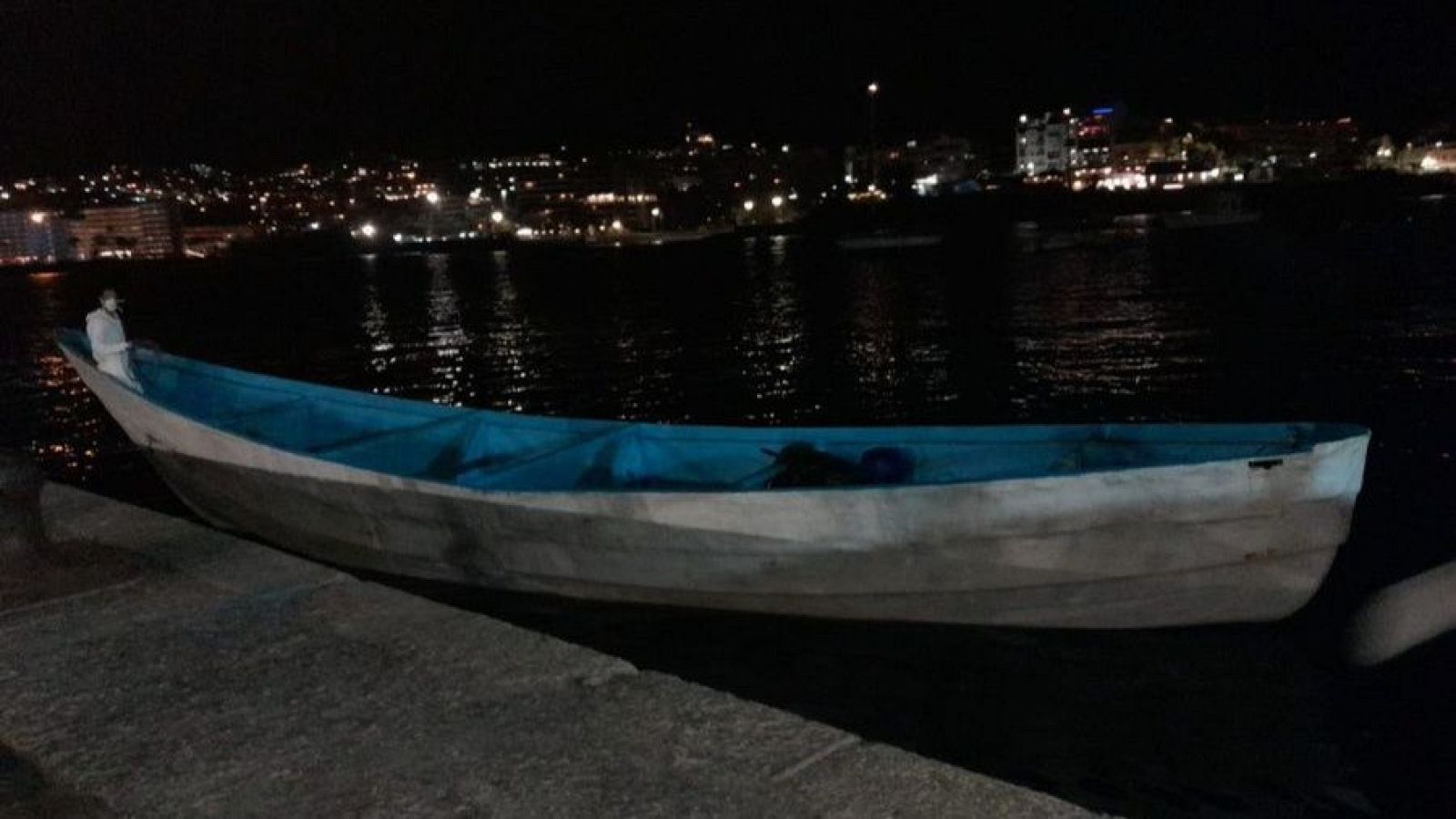 Foto de archivo de una de la embarcación en la que navegaban personas migrantes