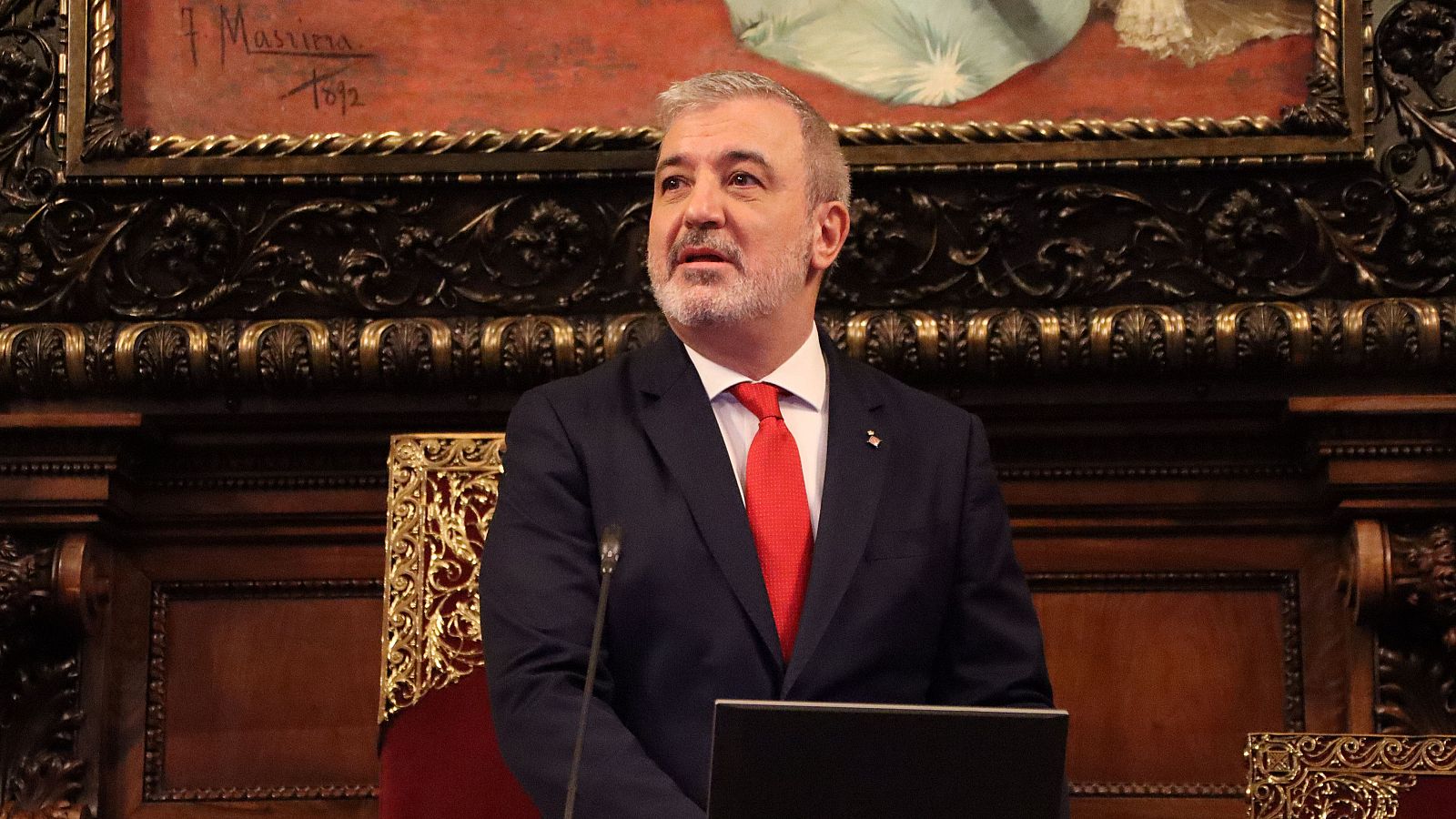 El ple de Barcelona tomba el pressupost i Collboni anuncia una qüestió de confiança.