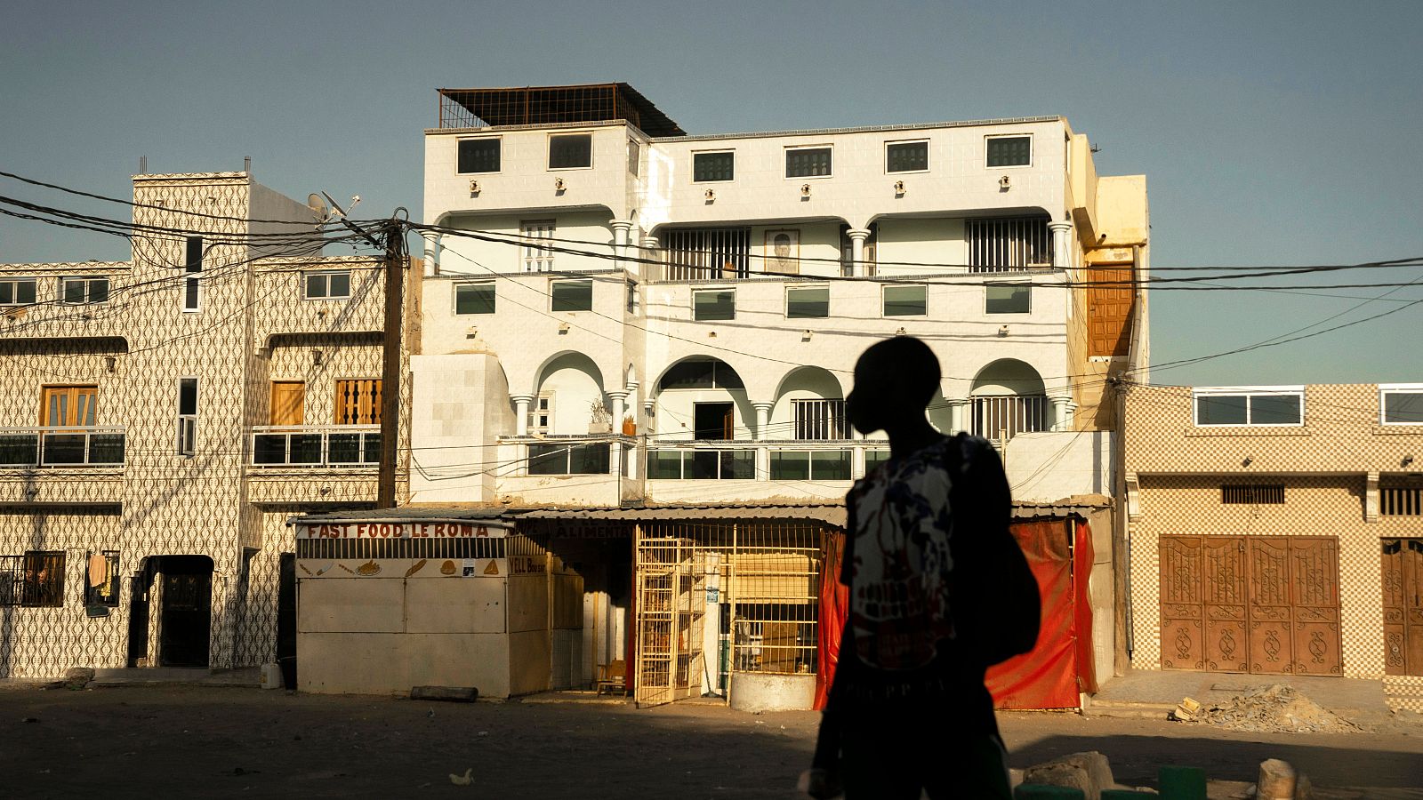 Elecciones Senegal: un joven en Sant Louis