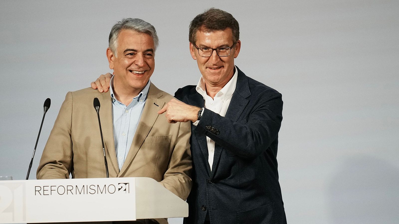 El candidato a lehendakari por el PP, Javier de Andrés, y el presidente del Partido Popular, Alberto Núñez Feijóo