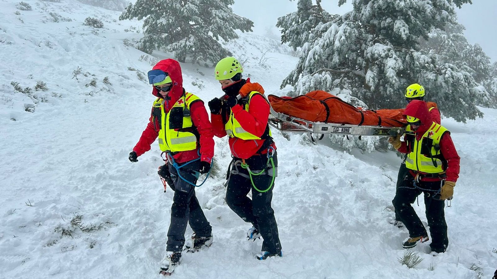 Equipo de rescate de voluntarios de la Cruz Roja