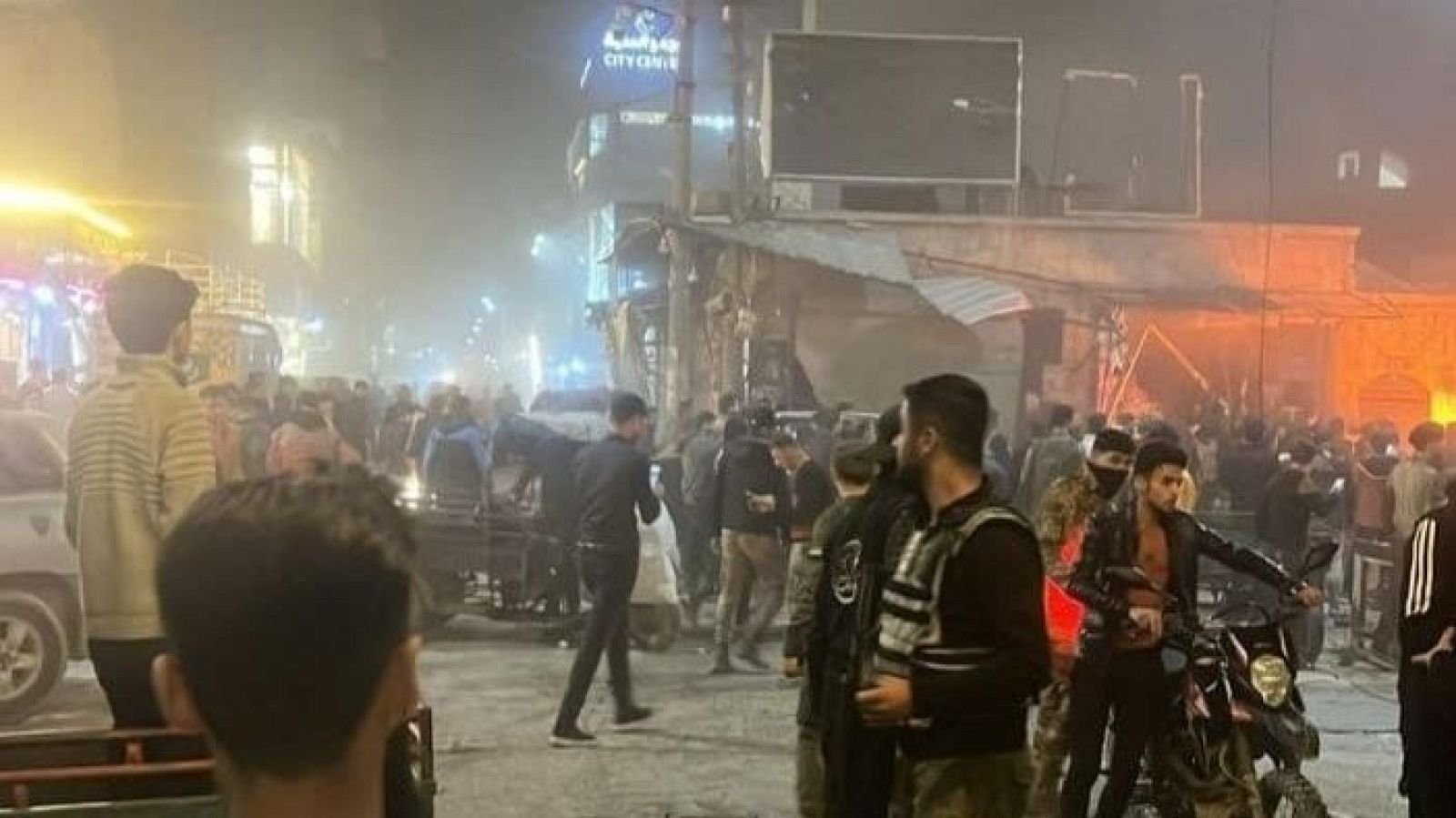 Varios muertos en una explosión en un mercado en Azaz, Siria.