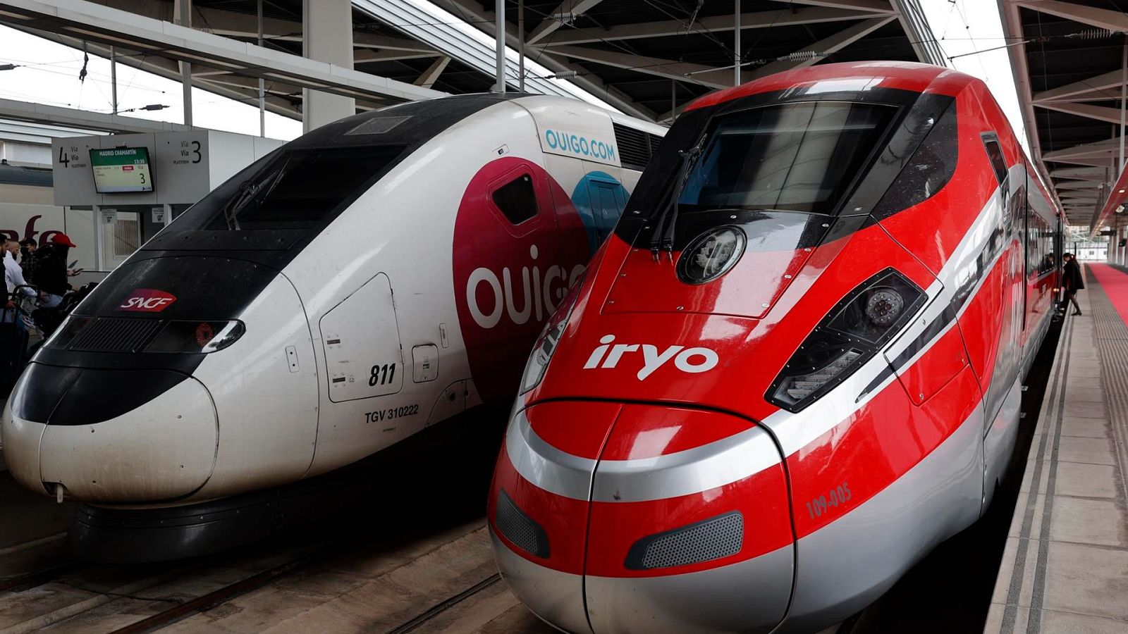 La CNMC insta a Adif a bajar el cálculo de sus costes  para fijar los cánones a los operadores ferroviarios