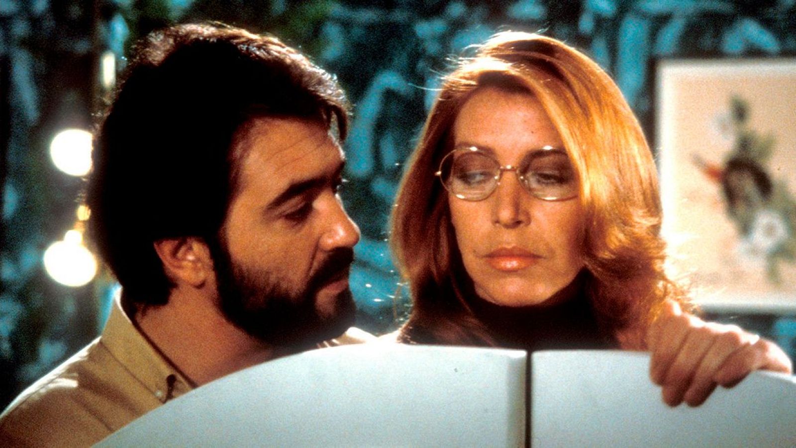 Patxi Andión y Elisa Laguna en una escena de 'Página de sucesos'