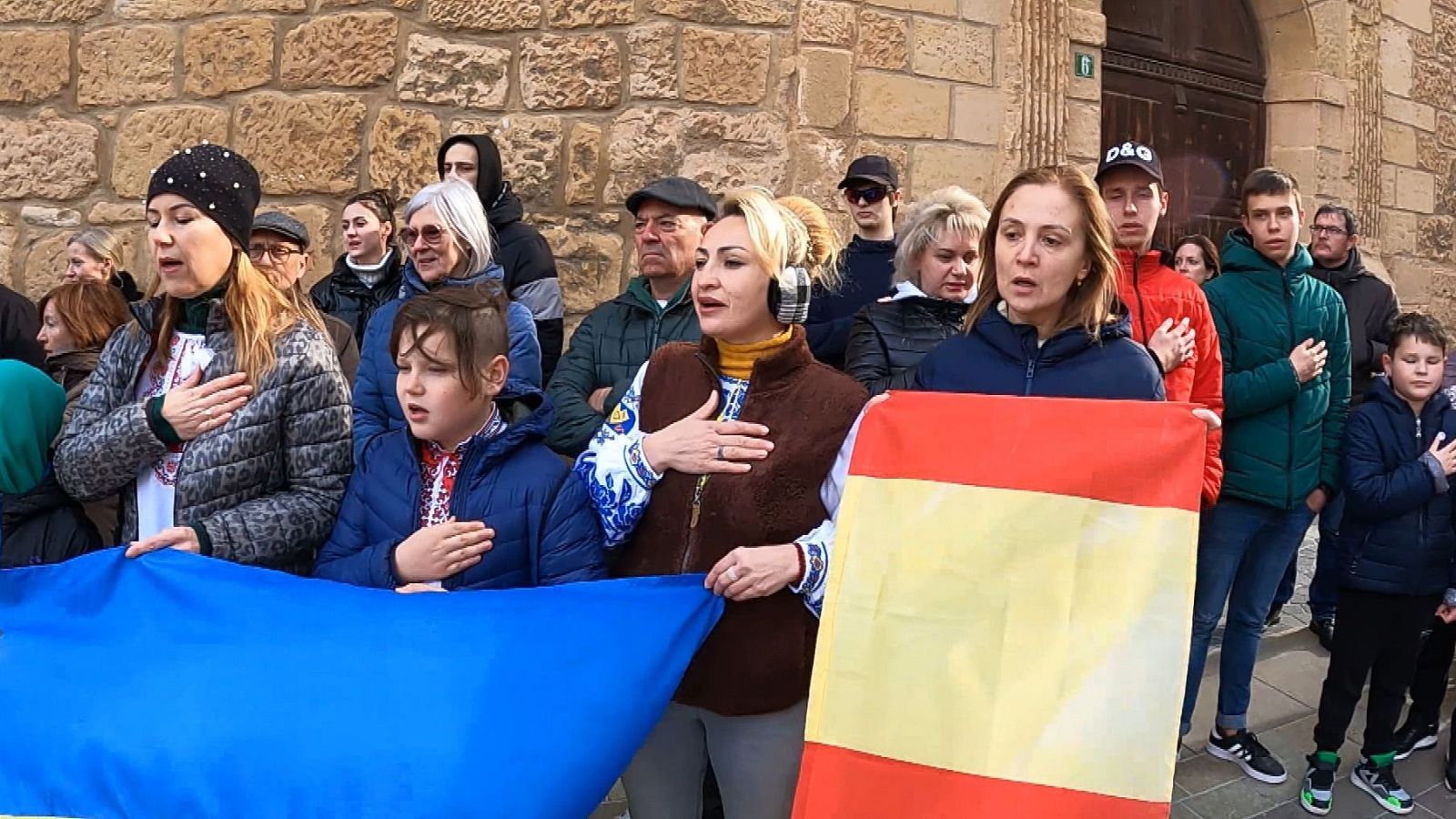 Los refugiados ucranianos cantan el himno nacional en Andorra, Teruel