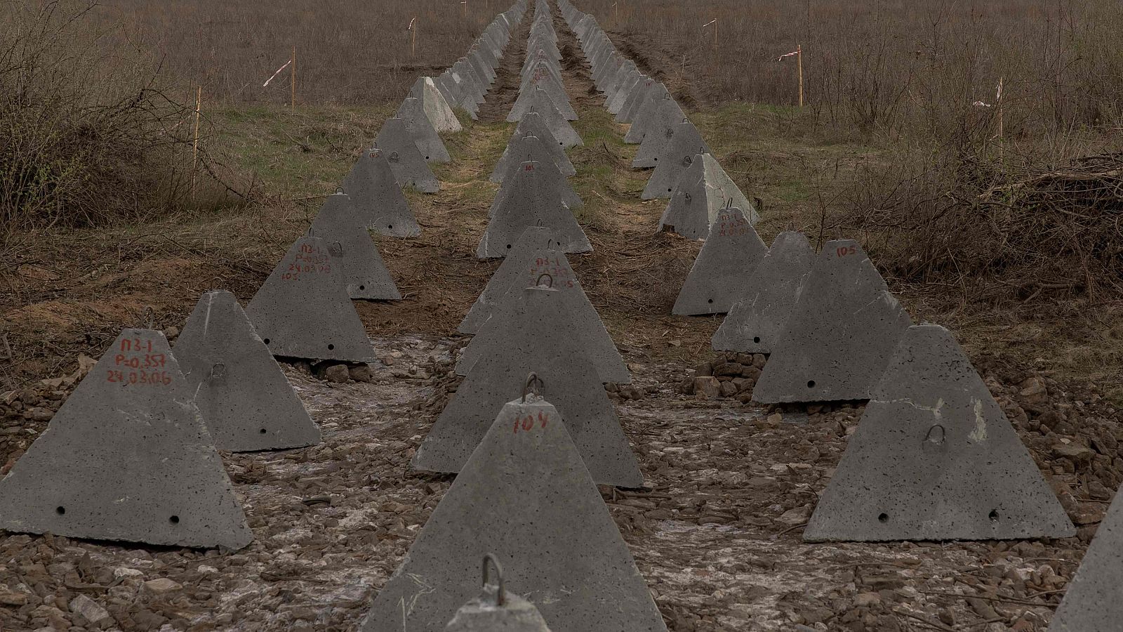 Fortificaciones tipo "dientes de dragón" cerca de la ciudad de Chasiv Yar