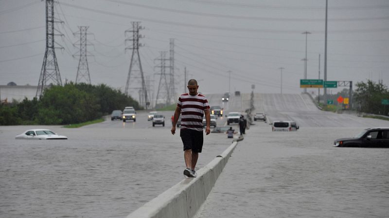 El huracán Harvey inunda la ciudad de Houston y deja miles de evacuados