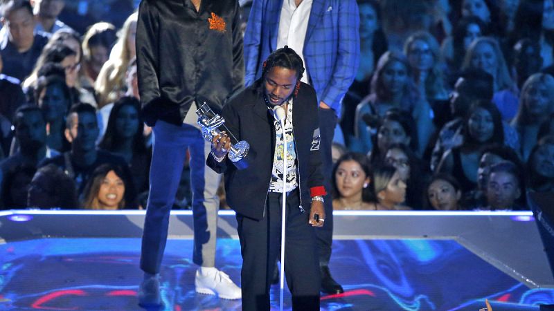 El rapero Kendrick Lamar triunfa en los premios MTV Video Music Awards