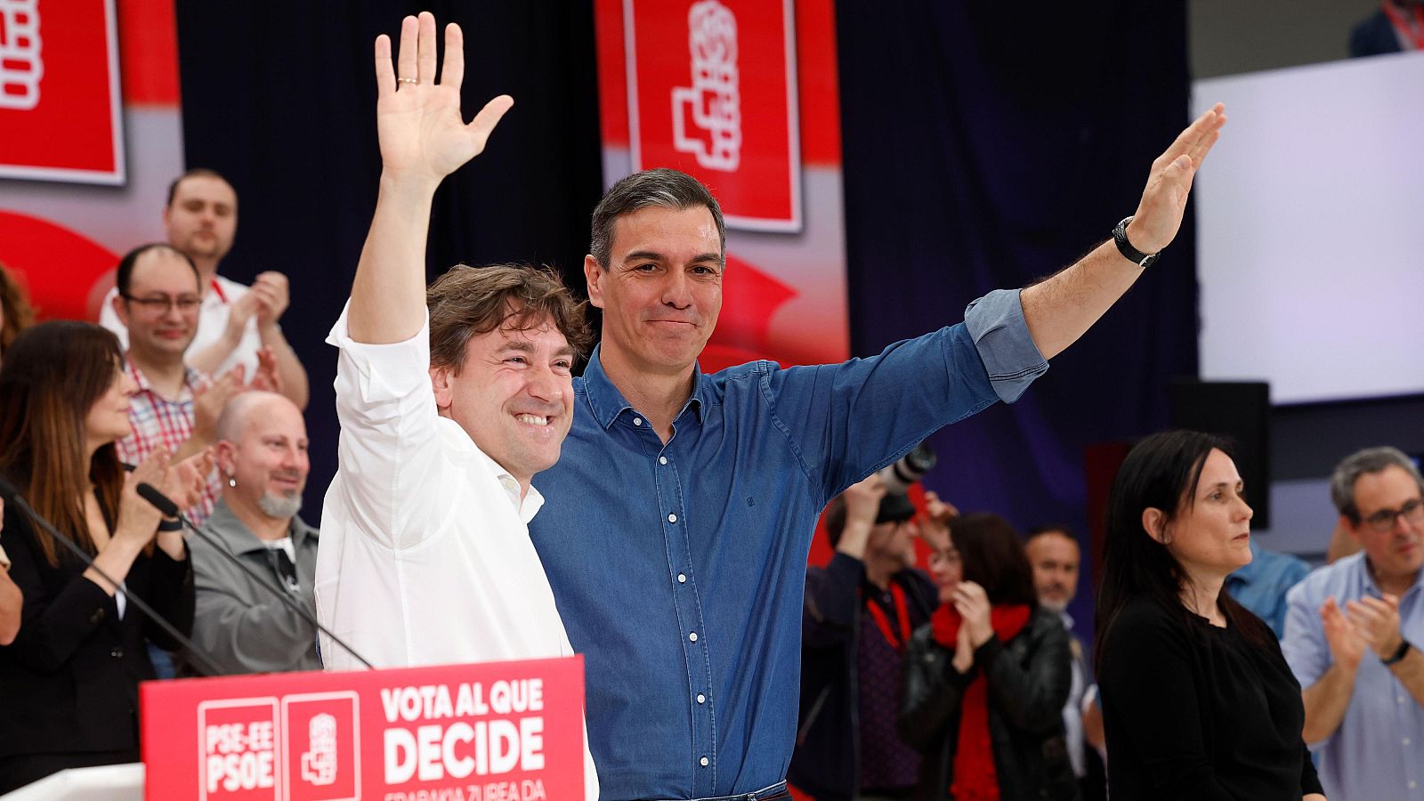 Pedro Sánchez, en acto de campaña electoral del PSE-EE