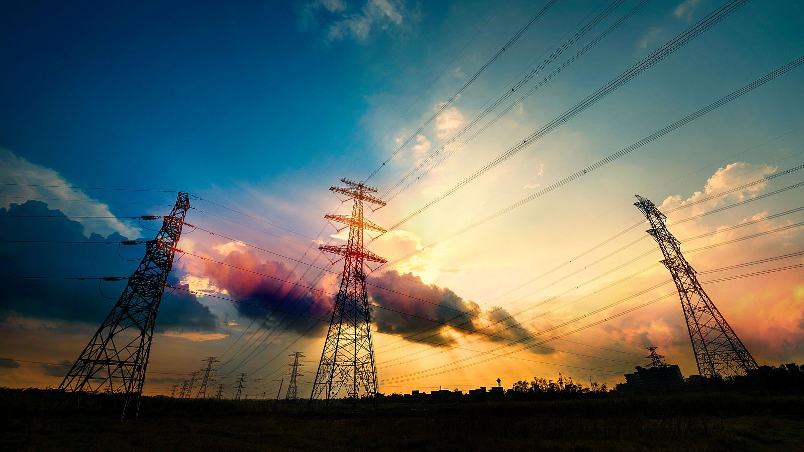 El precio de la luz se mantiene este lunes en 0 euros/MWh durante 17 horas