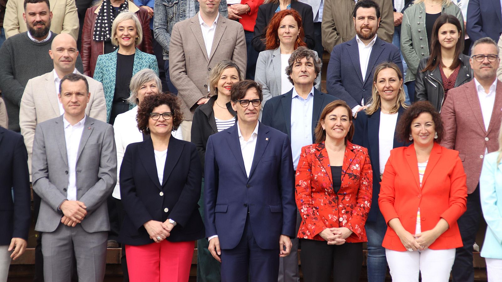 Fotografia de grup de tots els candidats del PSC a les eleccions catalanes amb Salvador Illa al capdavant