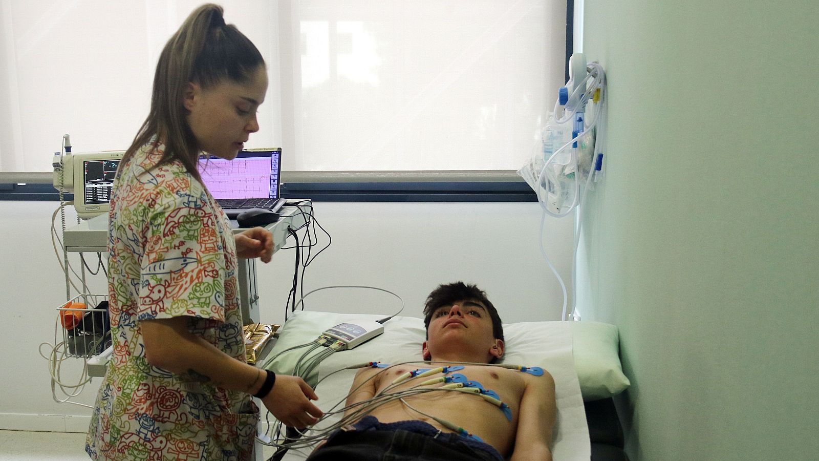 L'Hospital Sant Joan de Déu i el Clínic implanten la cirurgia cardíaca robòtica en infants.