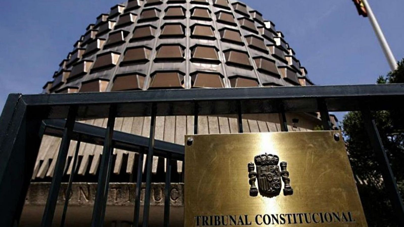 El ple admet a tràmit per unanimitat la impugnació per part del govern espanyol.