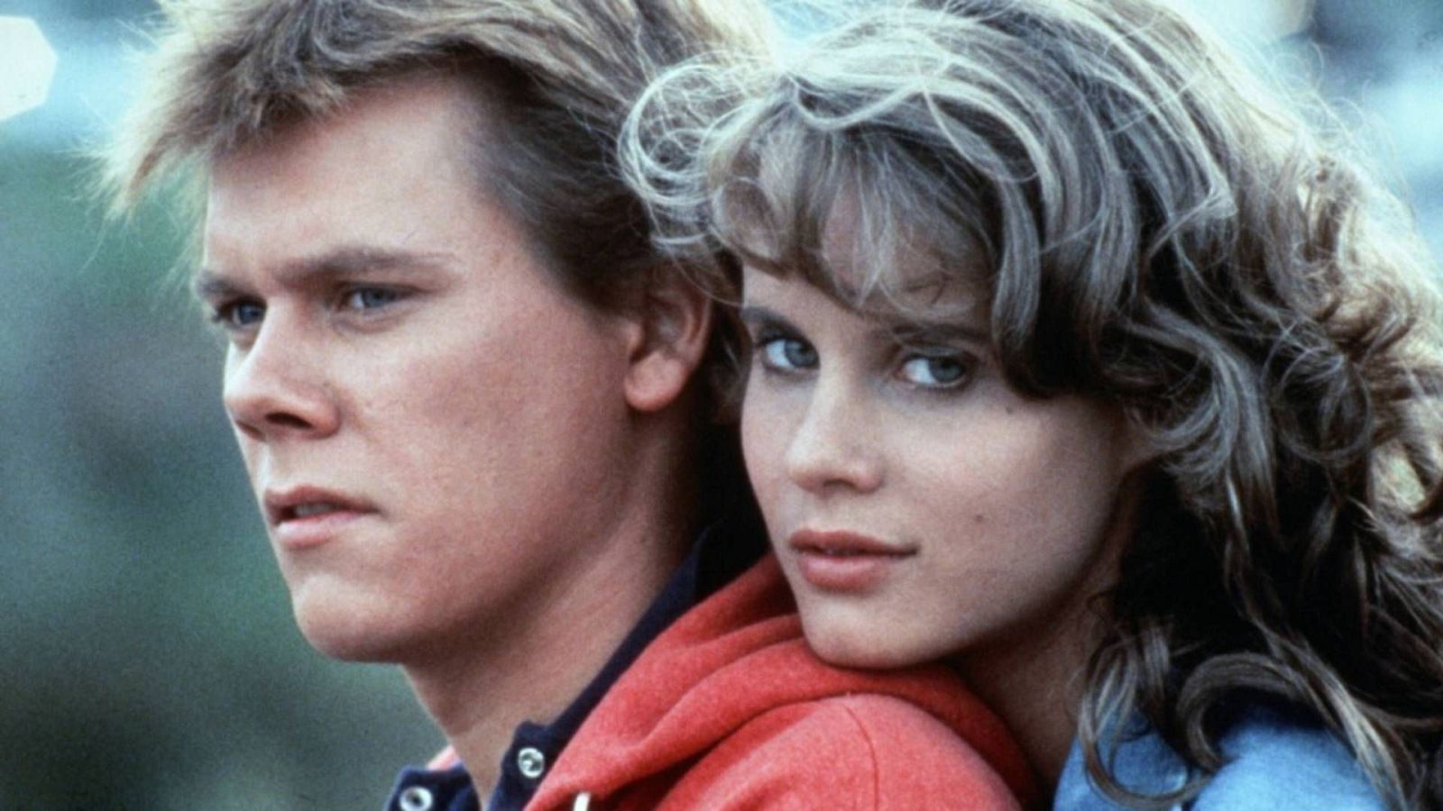 Lori Singer y Kevin Bacon en la película Footloose