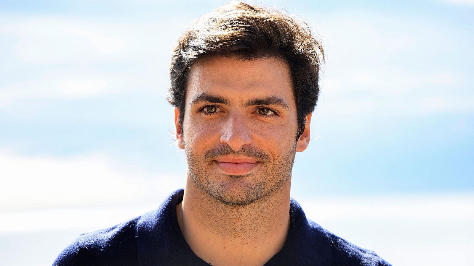 Carlos Sainz, piloto de Mercedes en 2025