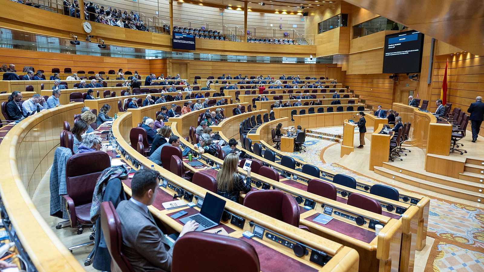 El ple del Senat vota la petició perquè el Congrés dels Diputats retiri la llei d'amnistia.