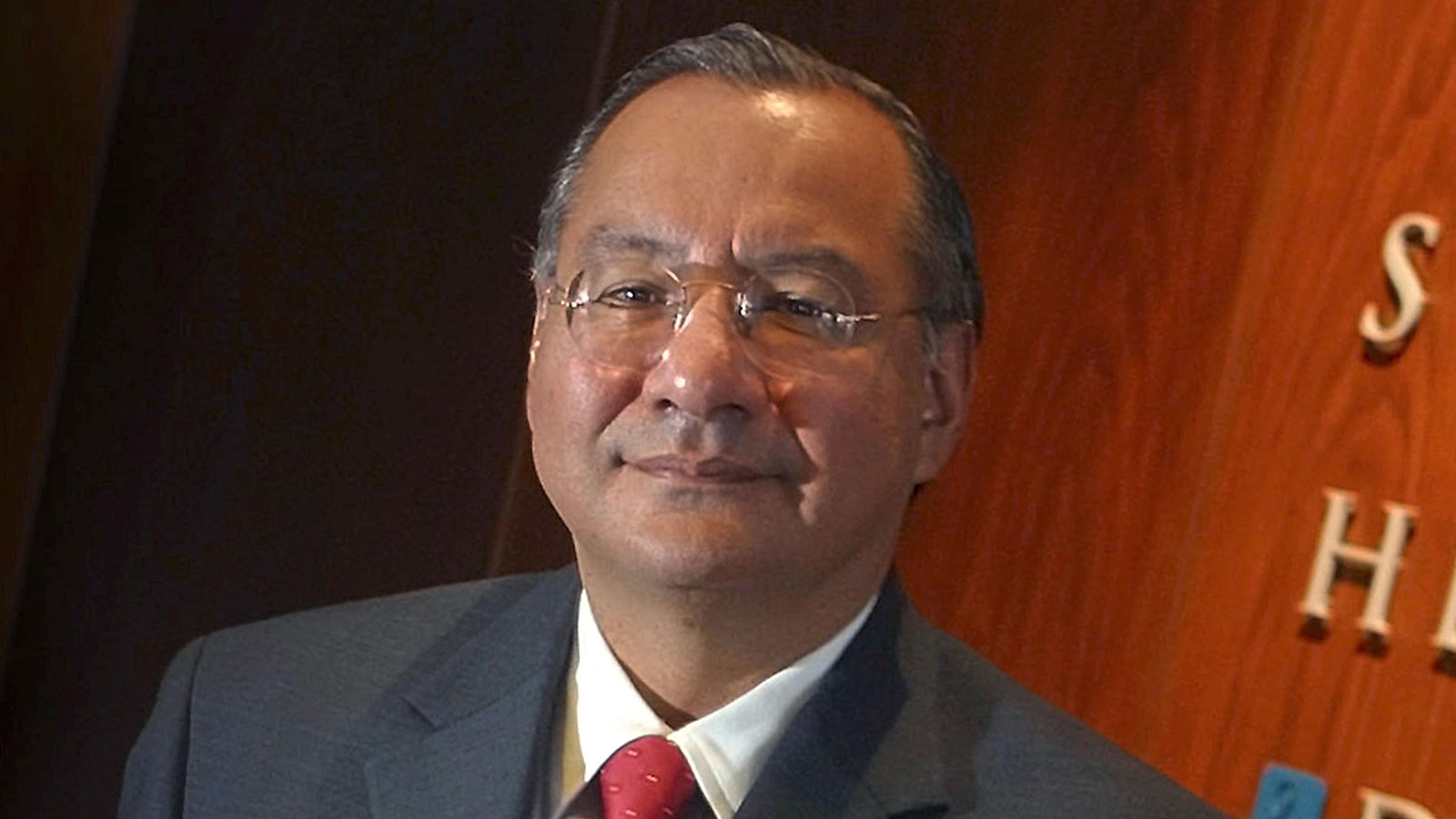 El exembajador estadounidense, Víctor Manuel Rocha.