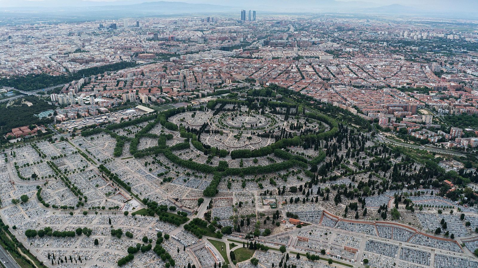 Acto reivindicativo de los familiares de víctimas del franquismo en La Almudena