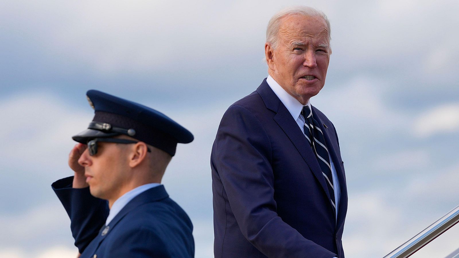 Estados Unidos sitúa buques para defender a Israel de un ataque iraní