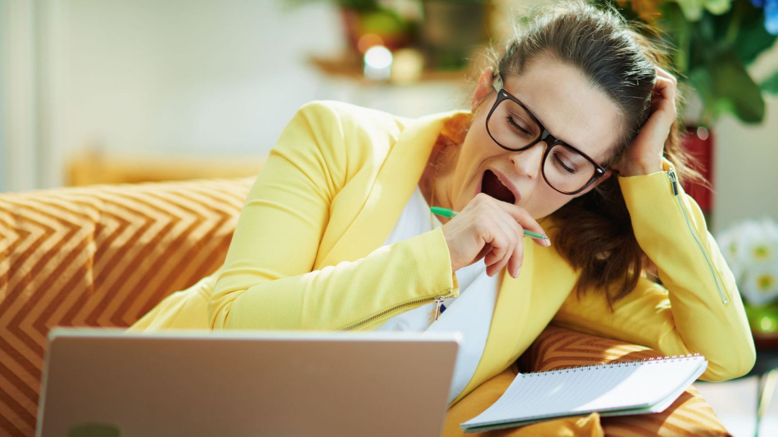 ¿Por qué se producen los bostezos?