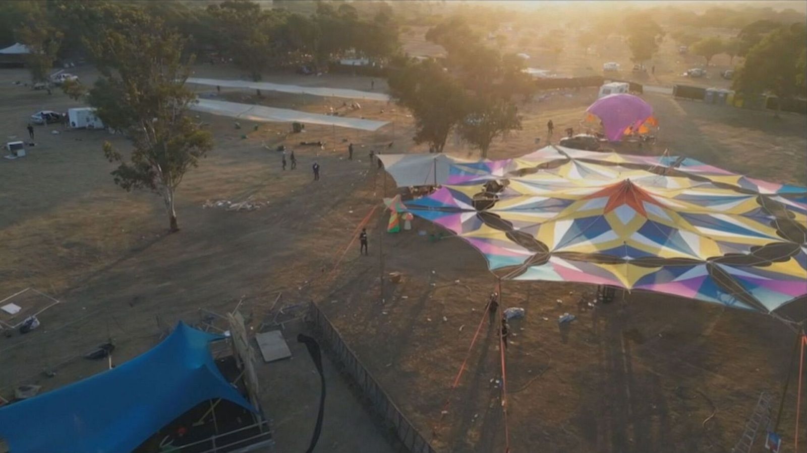 Imagen de cómo quedó uno de los escenarios del festival después del ataque de Hamás © ZYGOTE FILMS, GERBRUEDER BEETZ FILM PRODUKTION