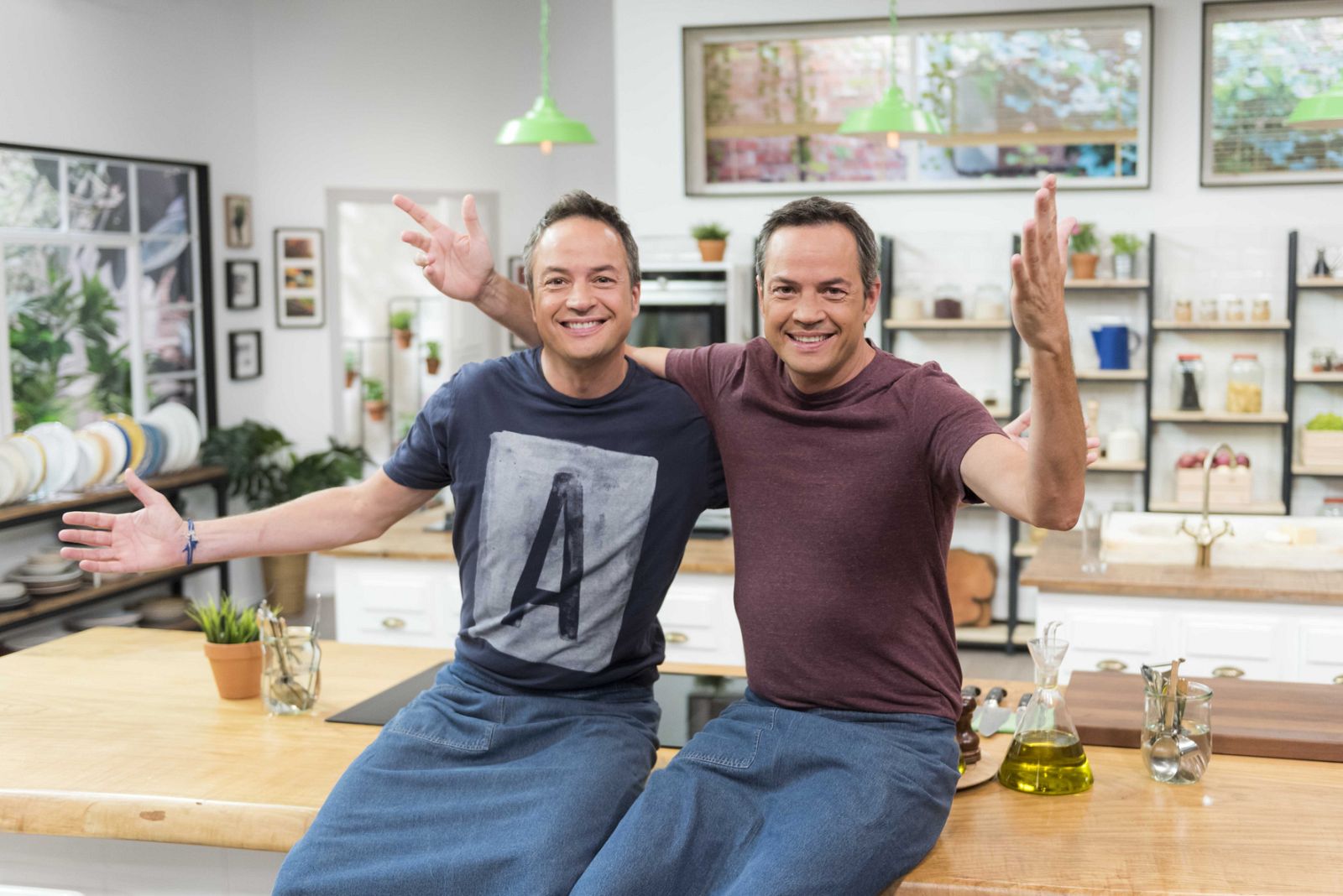 Los hermanos Torres en su nueva cocina