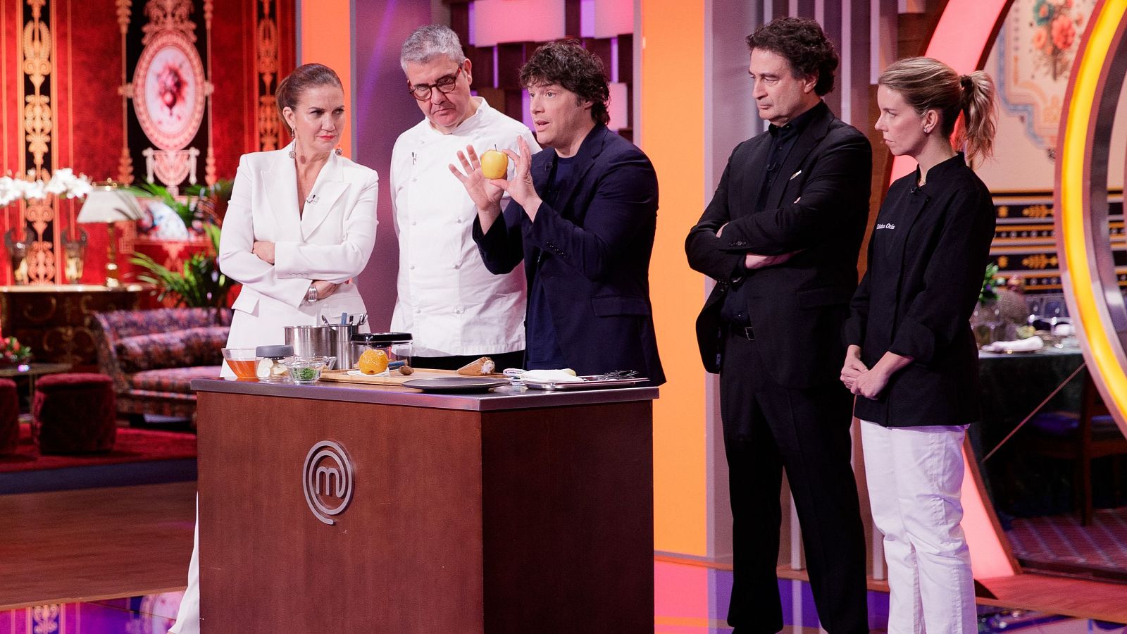 Jordi Cruz muestra su lado más divulgativo en MasterChef 12