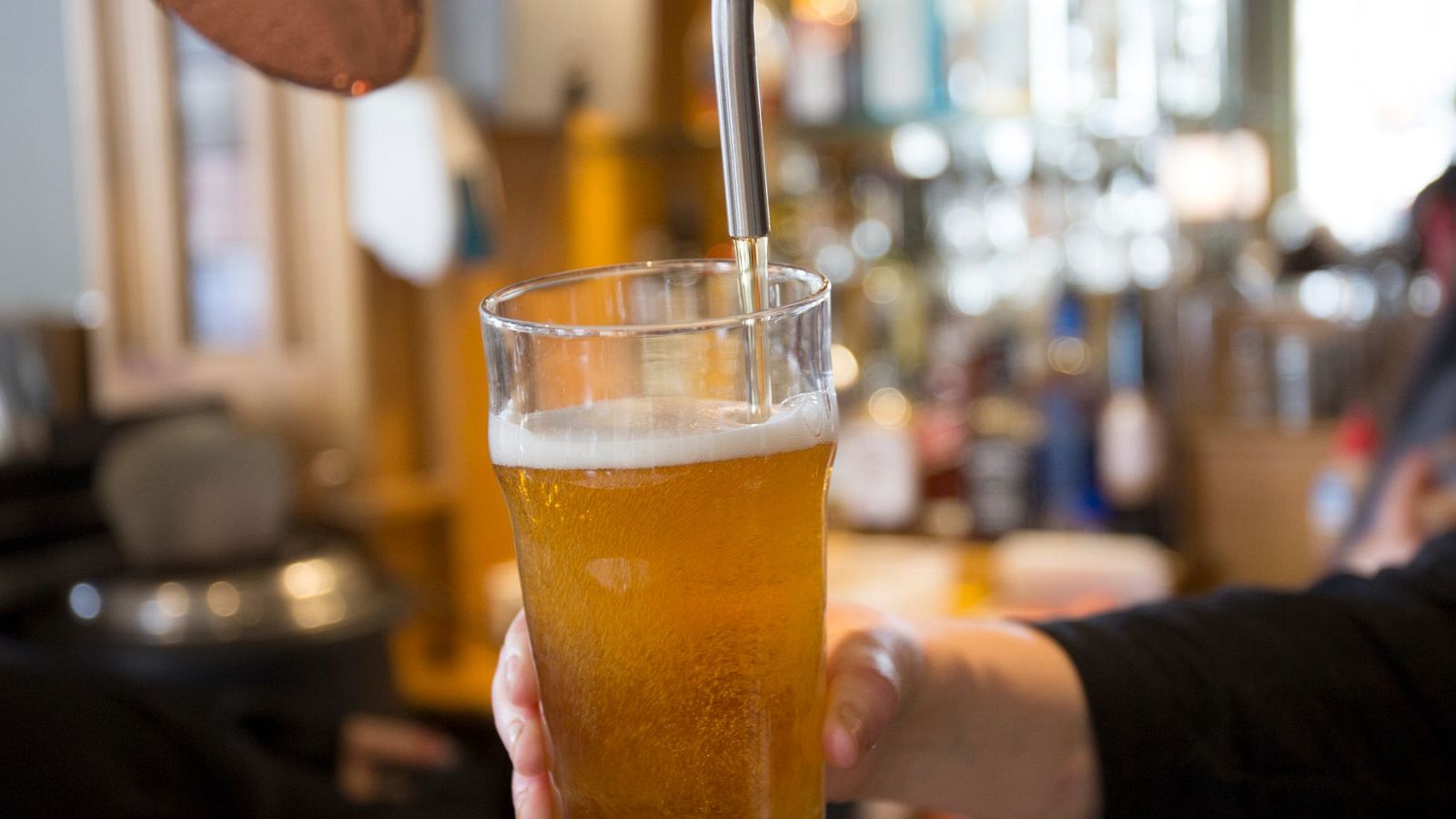 ¿Por qué es importante la espuma en la cerveza? Descubre algunas curiosidades sobre esta bebida