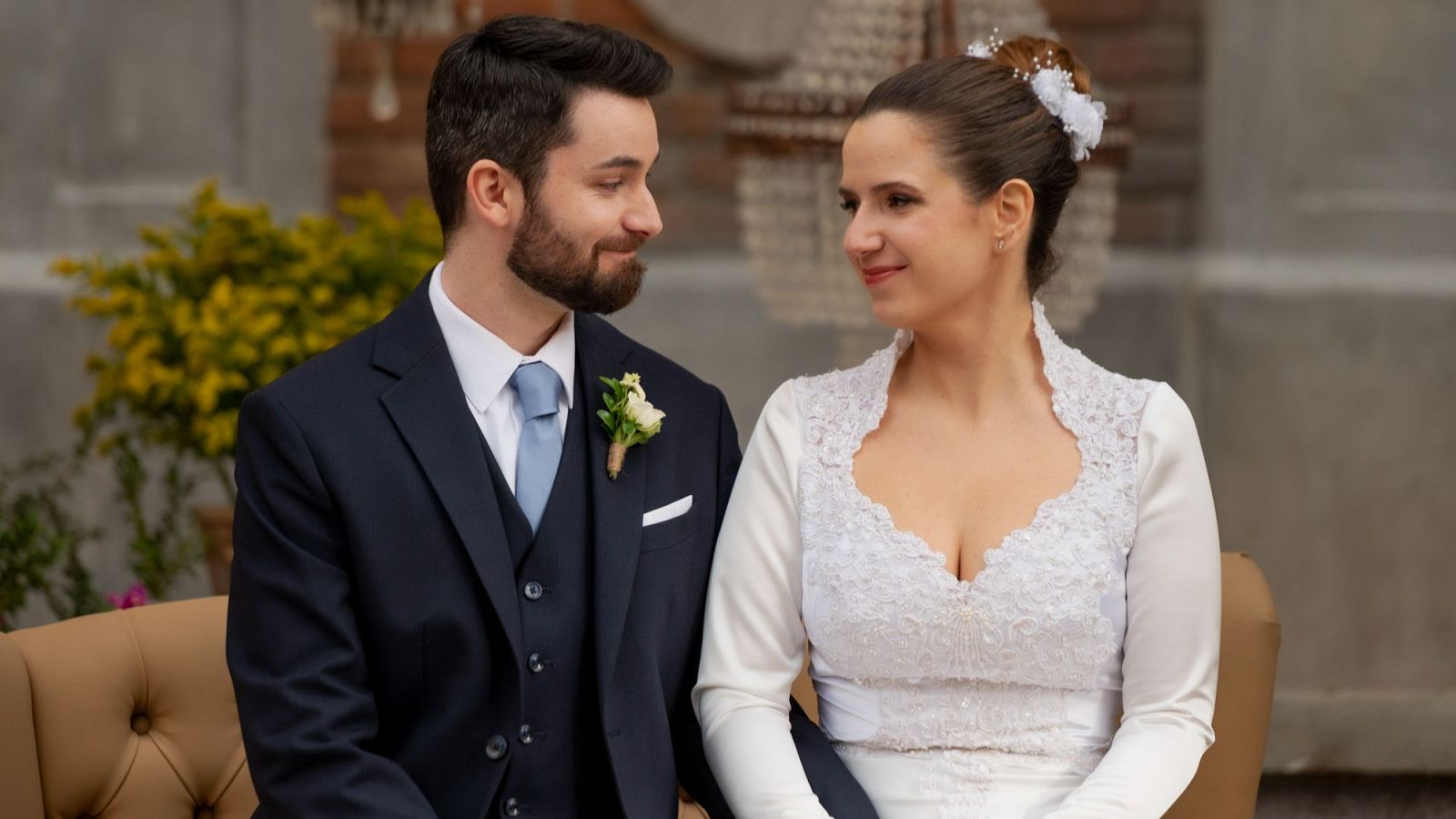 '4 estrellas' | Menchu y Martínez se casan a las puertas del hotel Lasierra