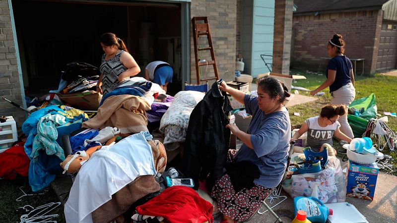 Los habitantes de Houston regresan a sus casas y hacen balance de daños tras el paso del huracán Harvey