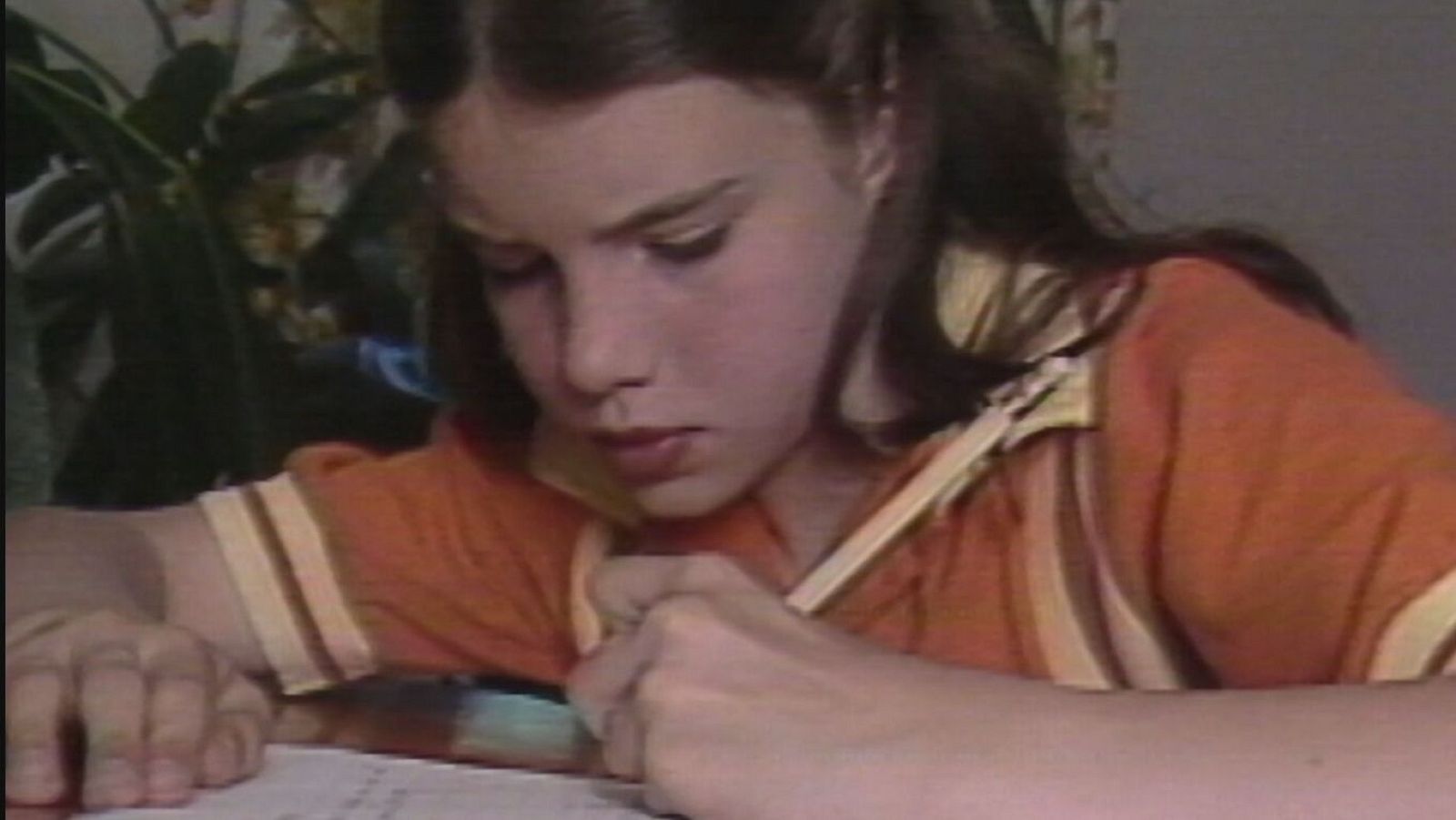 DCTV LA NIÑA Y LA PAZ cartel stopr carrera armas