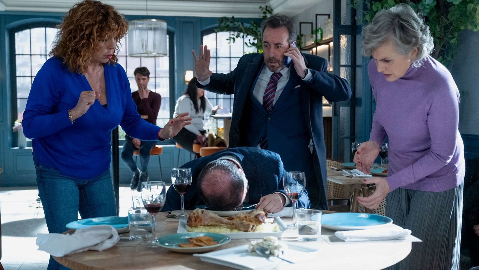 '4 estrellas' | Rita y Blanca investigan sobre su padre