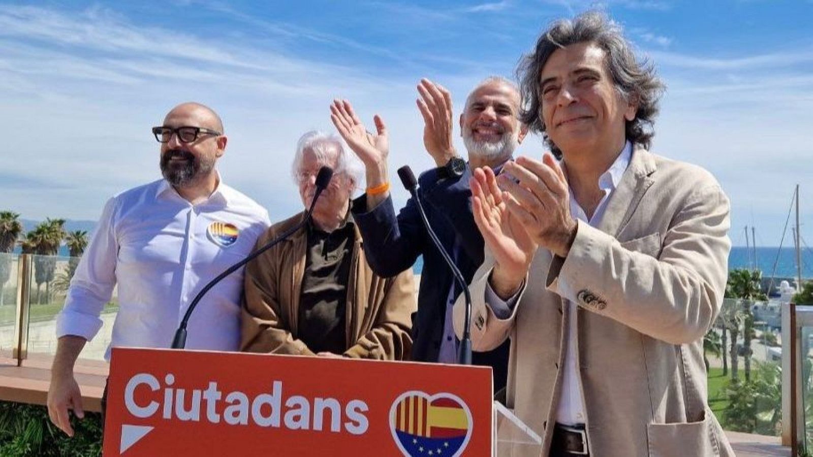 El candidato de Cs, Carlos Carrizosa, arropado por Jordi Cañas, Javier Nart y Arcadi Espada, en el acto central de su campaña