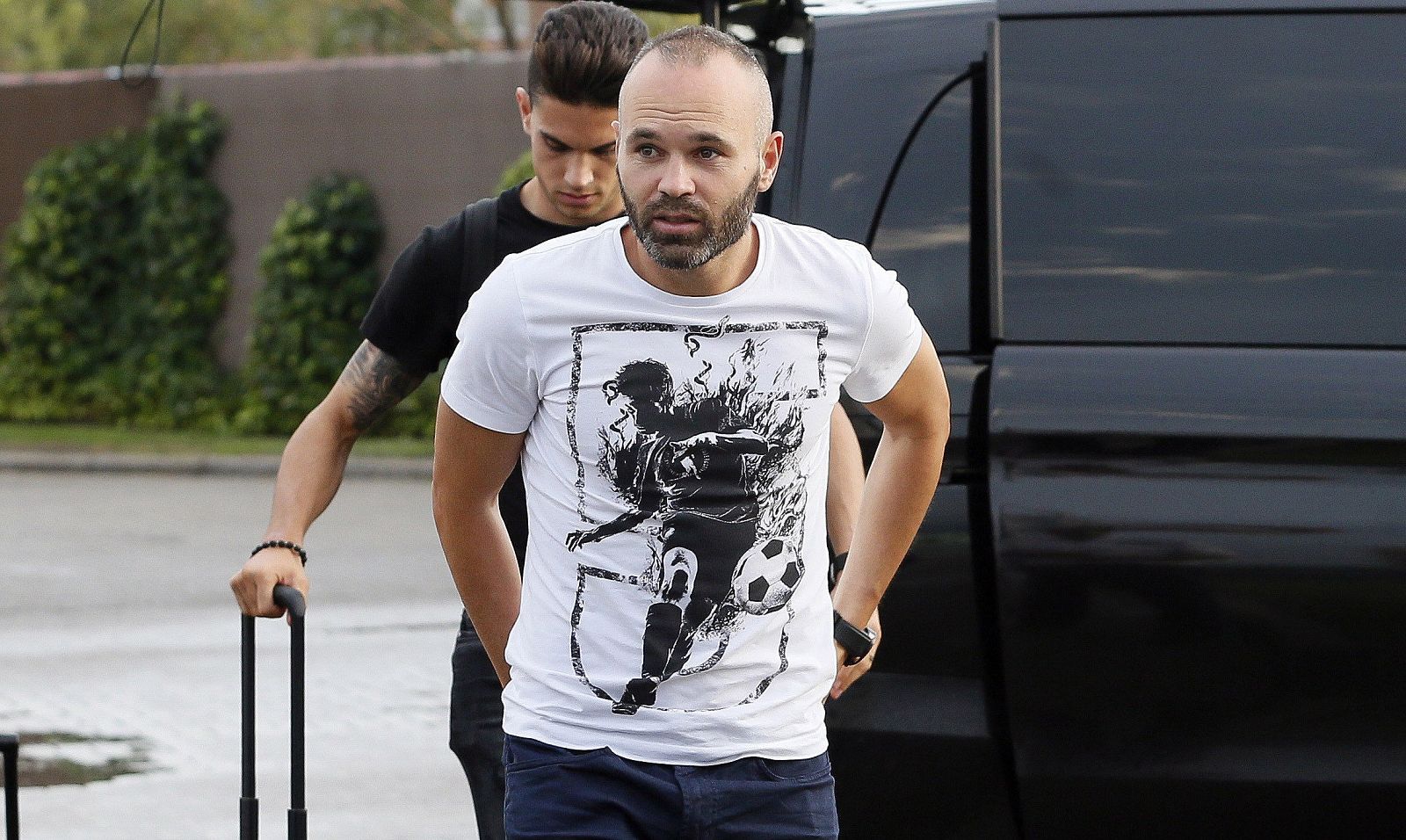 Imagen de Andrés Iniesta a su llegada hoy a la Ciudad del Fútbol de Las Rozas de Madrid.