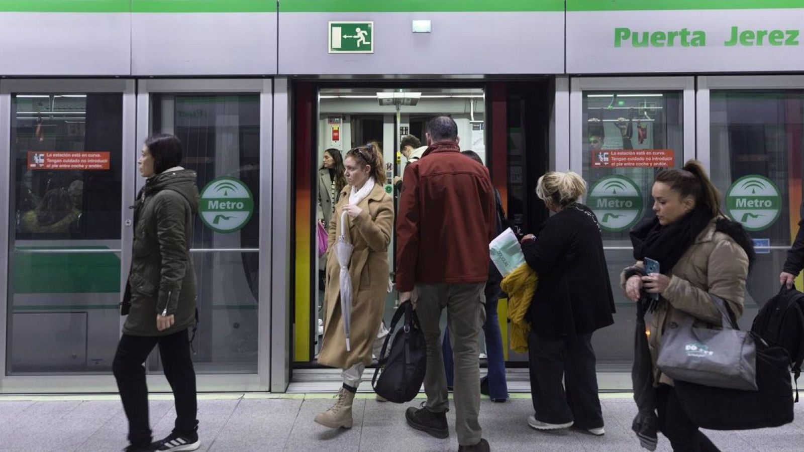 Metro de Sevilla en hora punta