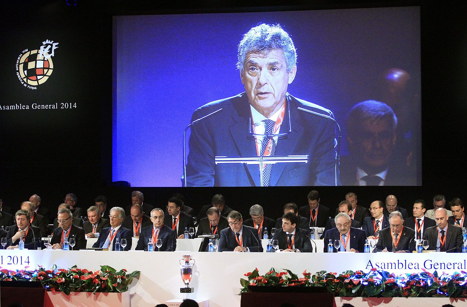 VILLAR RECUERDA A ARAGONÉS Y DI STÉFANO, DOS "TRANSFORMADORES DEL FÚTBOL"